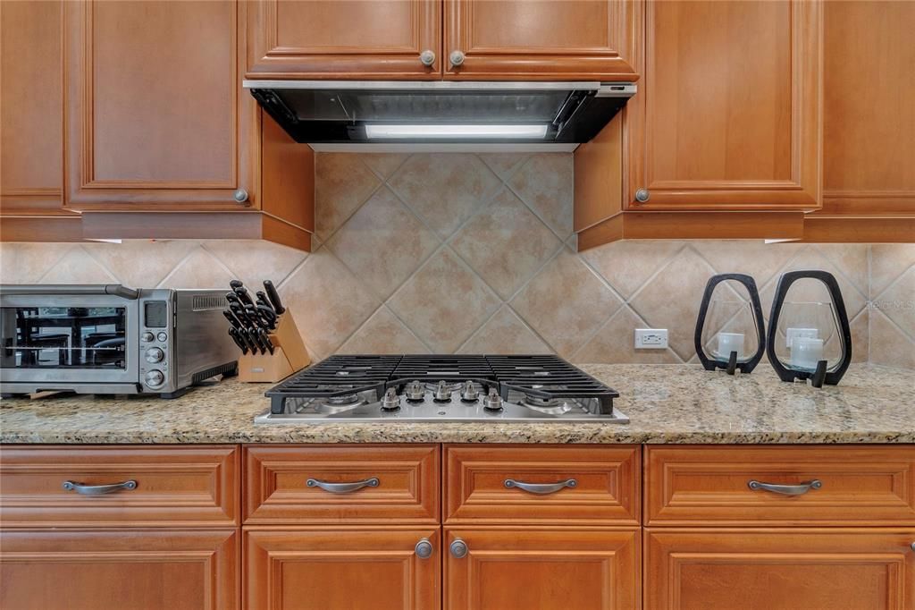 Activo con contrato: $755,000 (3 camas, 3 baños, 2591 Pies cuadrados)