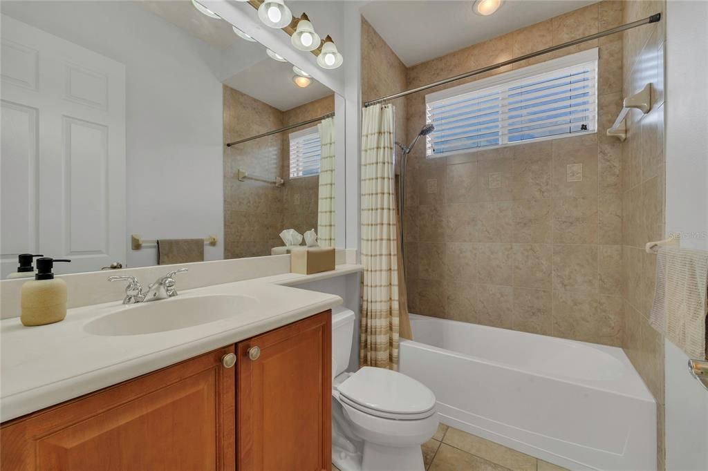 Activo con contrato: $755,000 (3 camas, 3 baños, 2591 Pies cuadrados)