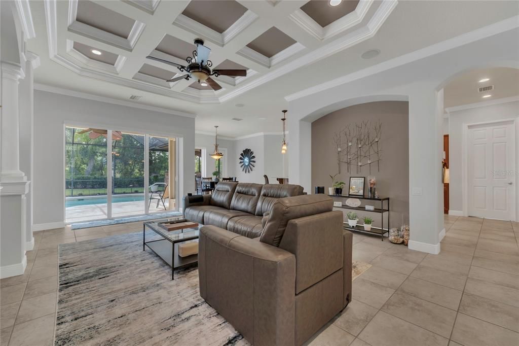 Activo con contrato: $755,000 (3 camas, 3 baños, 2591 Pies cuadrados)