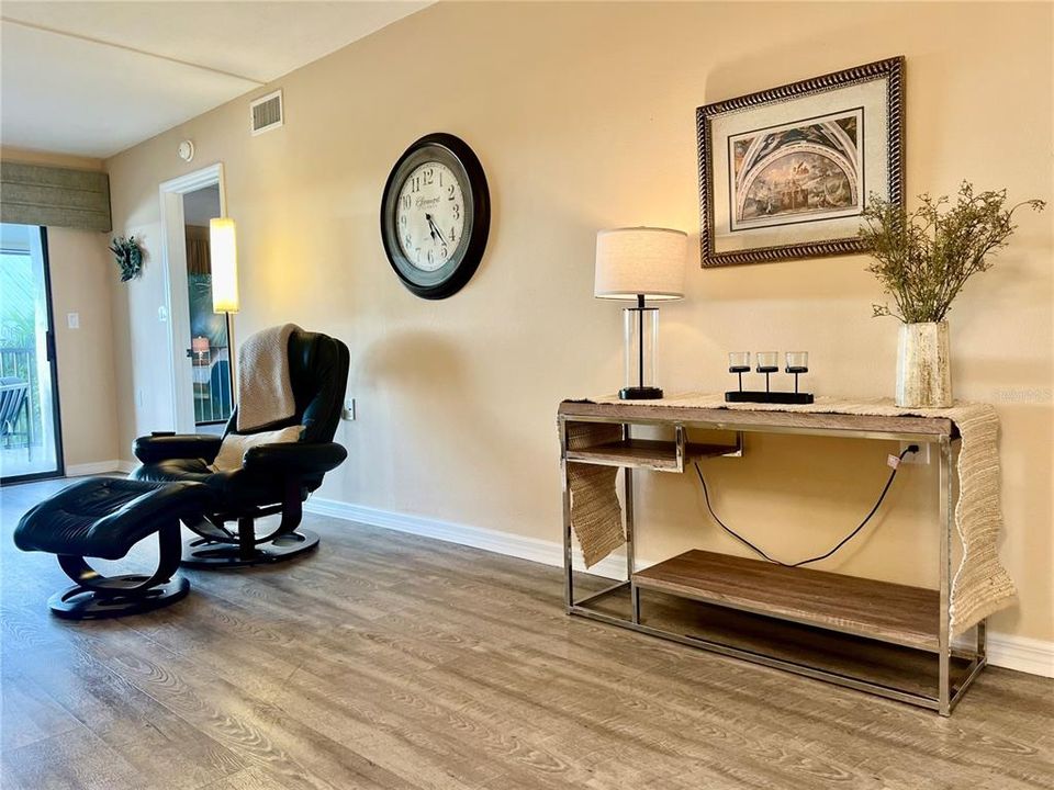 For Rent: $2,200 (2 beds, 2 baths, 1398 Square Feet)