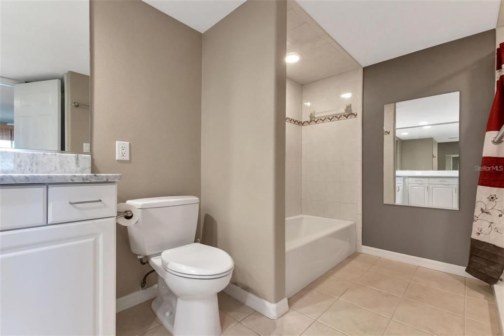 For Rent: $2,200 (2 beds, 2 baths, 1398 Square Feet)