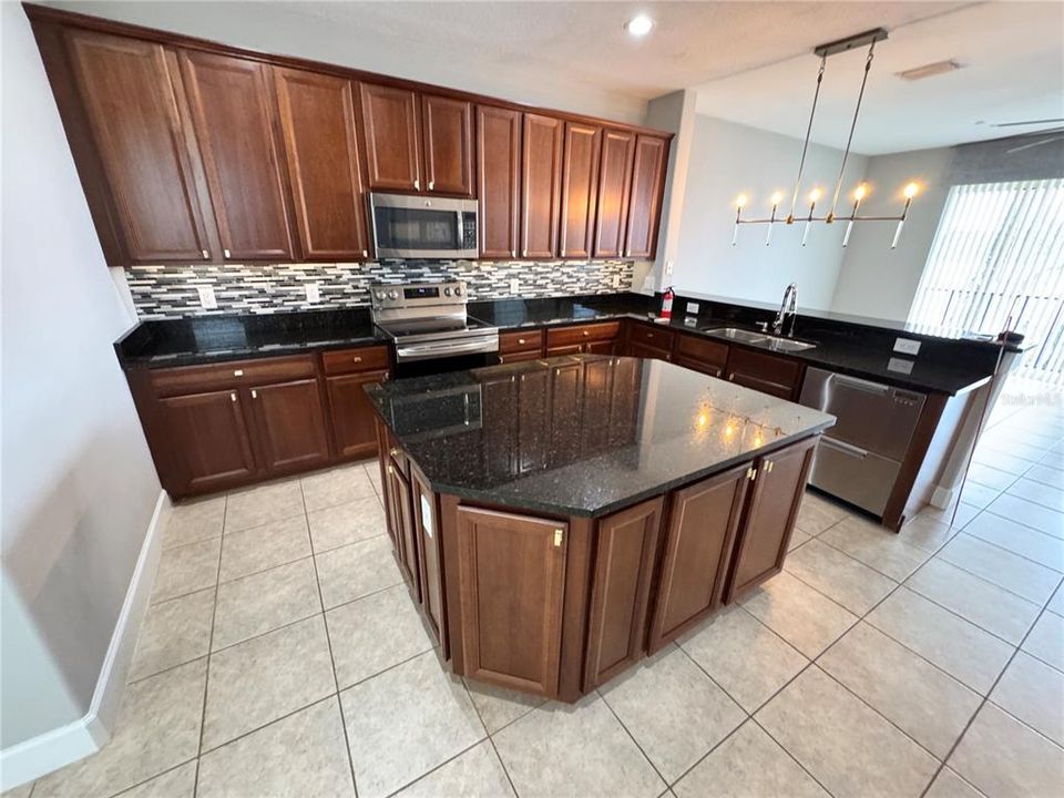 For Rent: $2,950 (3 beds, 2 baths, 2044 Square Feet)