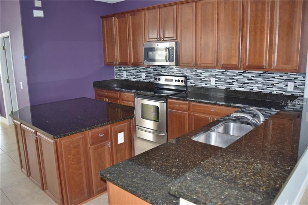 For Rent: $2,950 (3 beds, 2 baths, 2044 Square Feet)