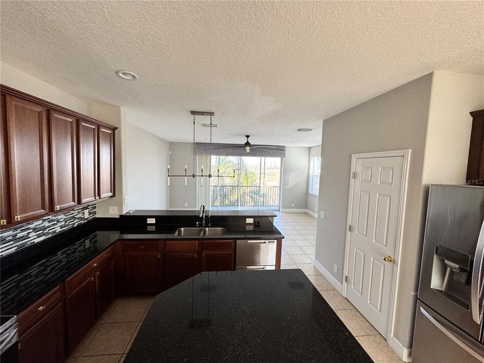 For Rent: $2,950 (3 beds, 2 baths, 2044 Square Feet)