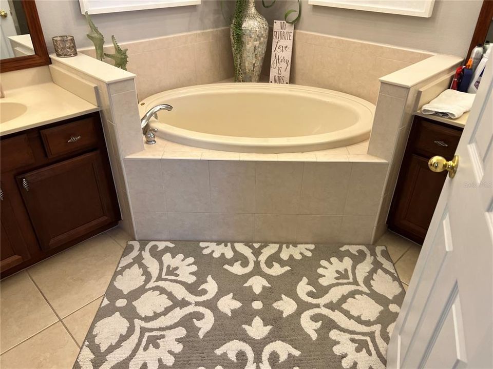 For Rent: $2,950 (3 beds, 2 baths, 2044 Square Feet)