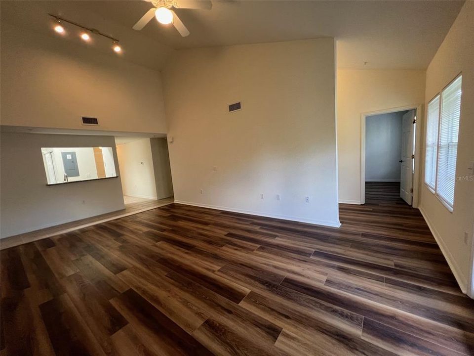 For Rent: $2,150 (3 beds, 3 baths, 1462 Square Feet)