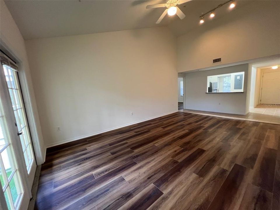 For Rent: $2,150 (3 beds, 3 baths, 1462 Square Feet)
