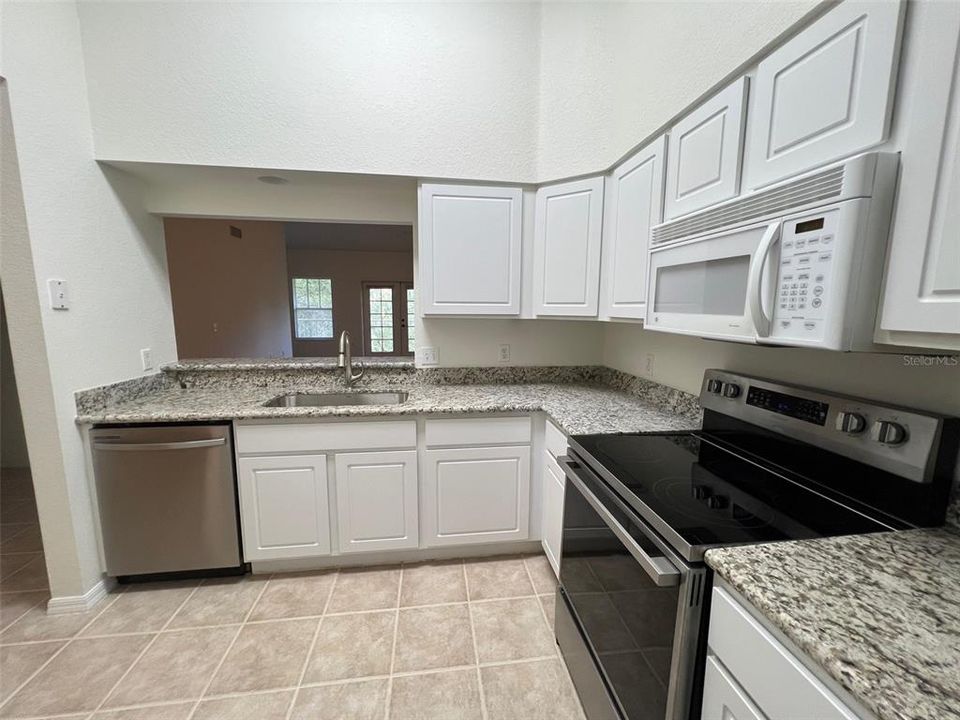 For Rent: $2,150 (3 beds, 3 baths, 1462 Square Feet)