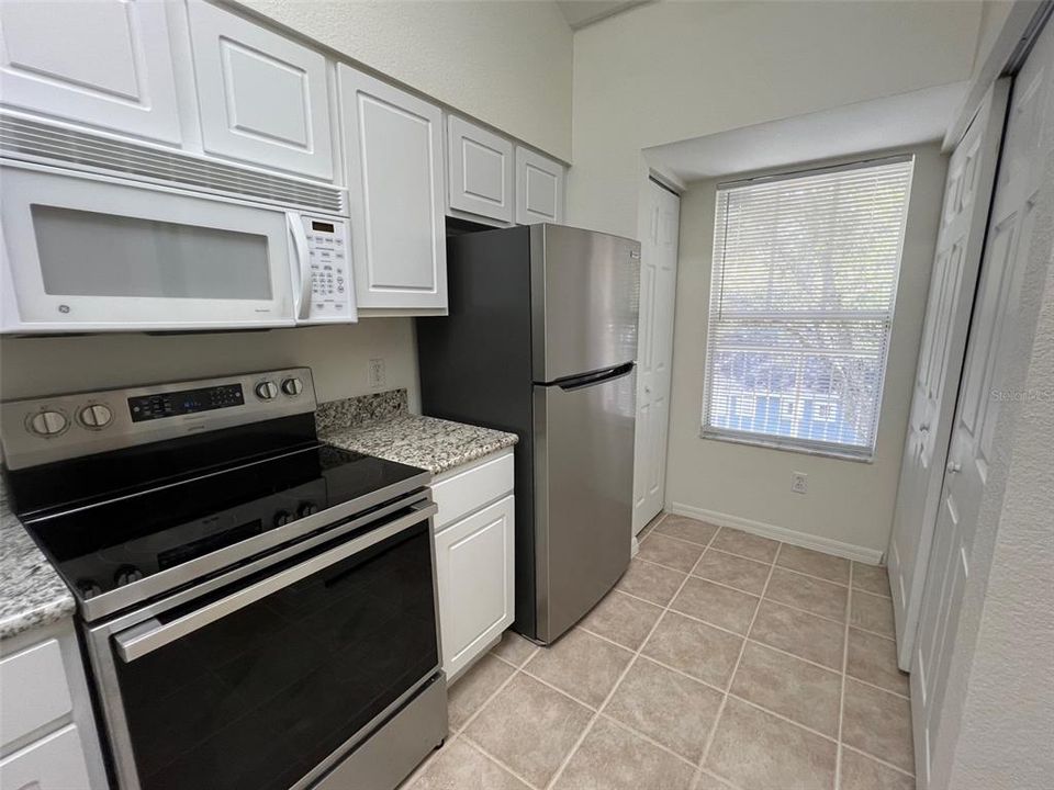 For Rent: $2,150 (3 beds, 3 baths, 1462 Square Feet)