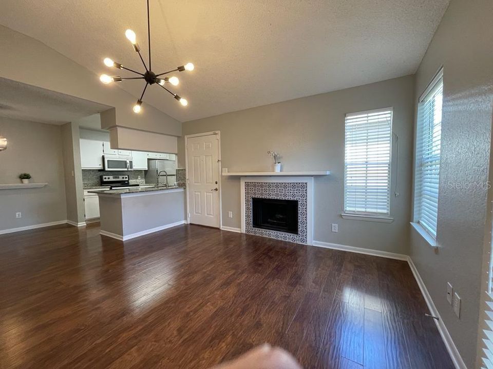 Под контрактом: $1,300 (1 спален, 1 ванн, 660 Квадратных фут)