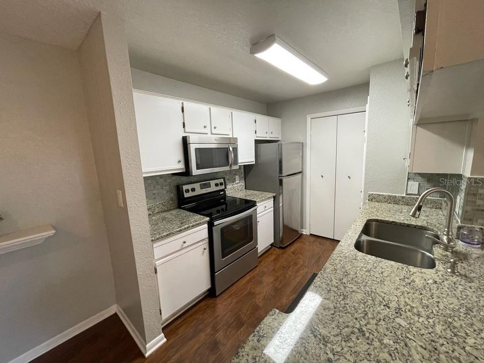 Под контрактом: $1,300 (1 спален, 1 ванн, 660 Квадратных фут)