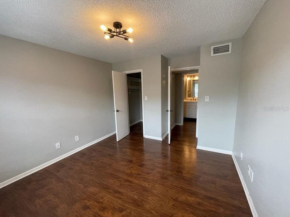 Под контрактом: $1,300 (1 спален, 1 ванн, 660 Квадратных фут)