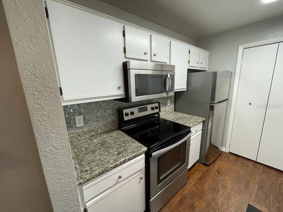 Под контрактом: $1,300 (1 спален, 1 ванн, 660 Квадратных фут)