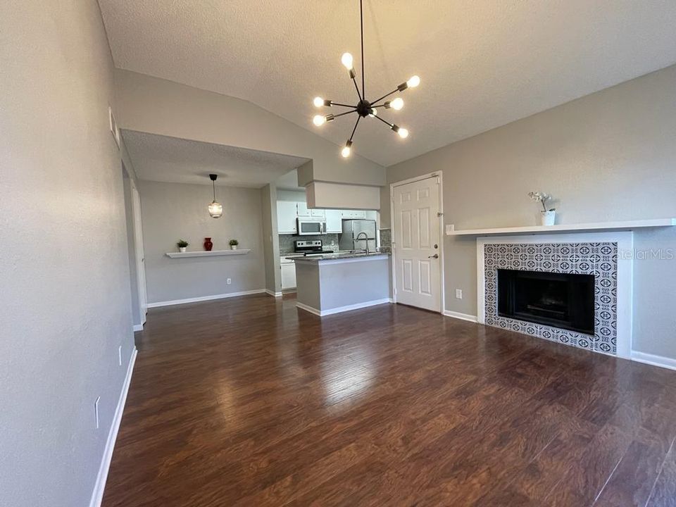 Под контрактом: $1,300 (1 спален, 1 ванн, 660 Квадратных фут)