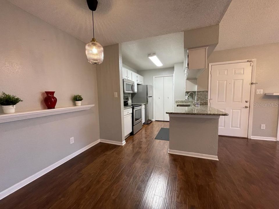 Под контрактом: $1,300 (1 спален, 1 ванн, 660 Квадратных фут)