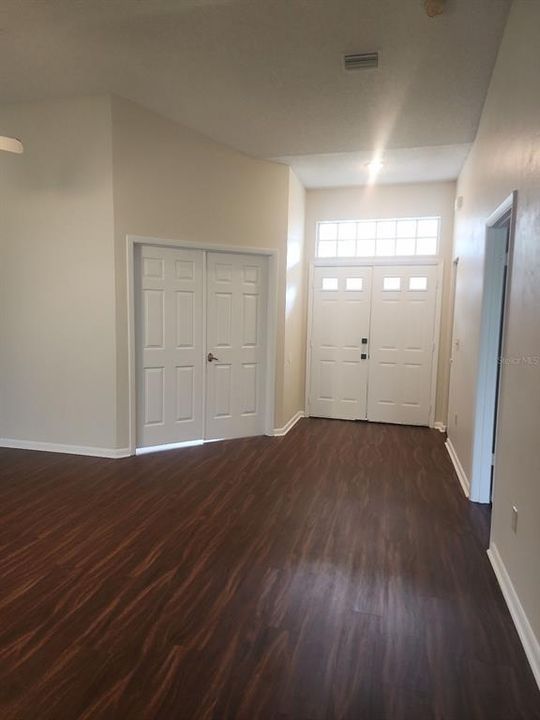 Activo con contrato: $1,800 (3 camas, 2 baños, 1499 Pies cuadrados)