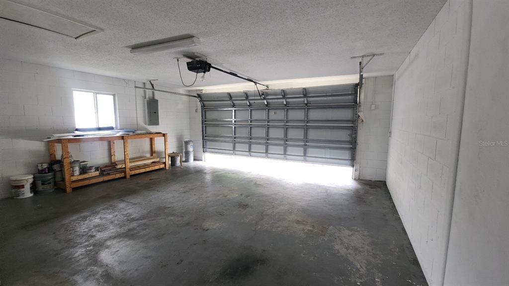 Activo con contrato: $1,800 (3 camas, 2 baños, 1499 Pies cuadrados)