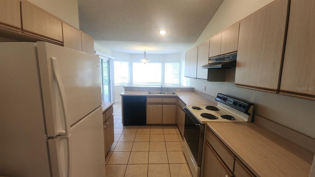 Activo con contrato: $1,800 (3 camas, 2 baños, 1499 Pies cuadrados)