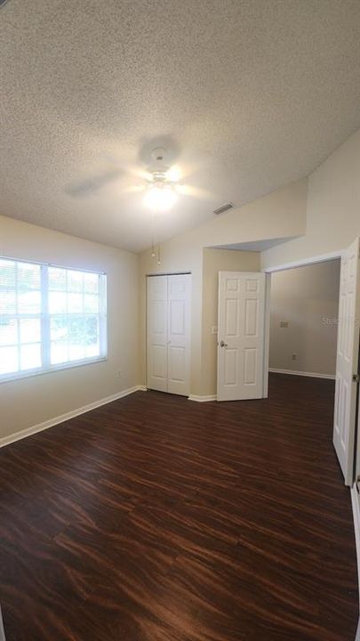 Activo con contrato: $1,800 (3 camas, 2 baños, 1499 Pies cuadrados)