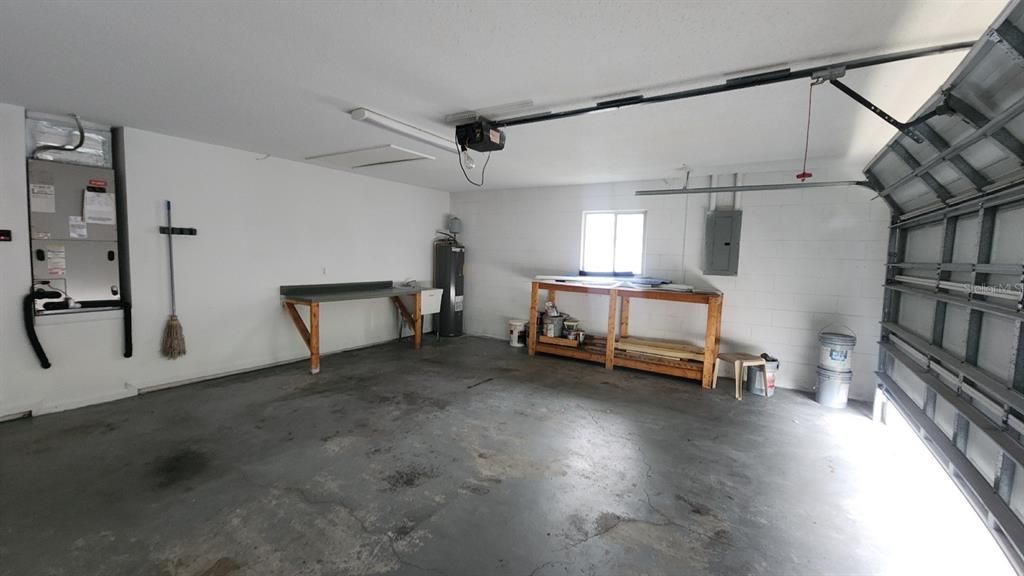 Activo con contrato: $1,800 (3 camas, 2 baños, 1499 Pies cuadrados)