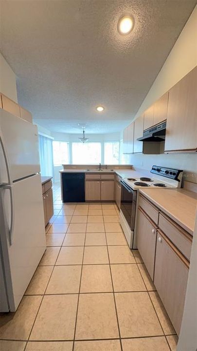 Activo con contrato: $1,800 (3 camas, 2 baños, 1499 Pies cuadrados)