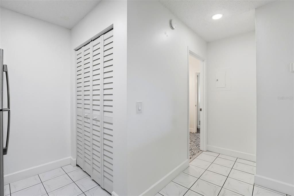 For Rent: $1,275 (1 beds, 1 baths, 742 Square Feet)