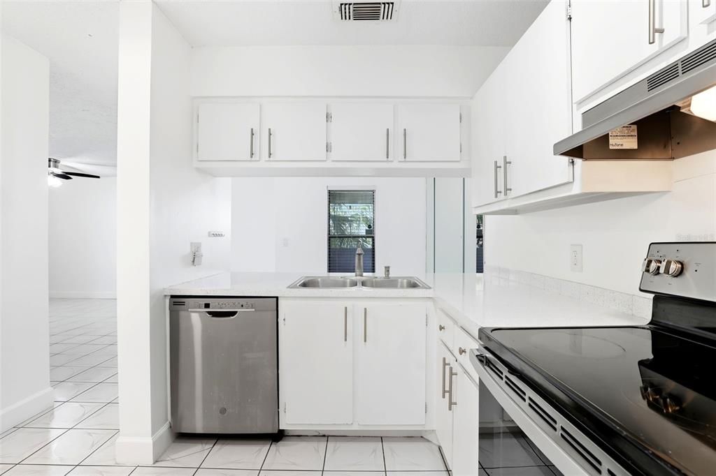 For Rent: $1,275 (1 beds, 1 baths, 742 Square Feet)