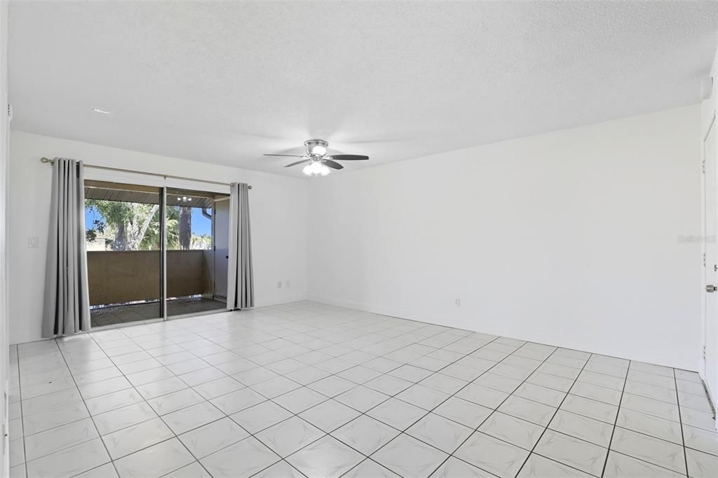 For Rent: $1,275 (1 beds, 1 baths, 742 Square Feet)