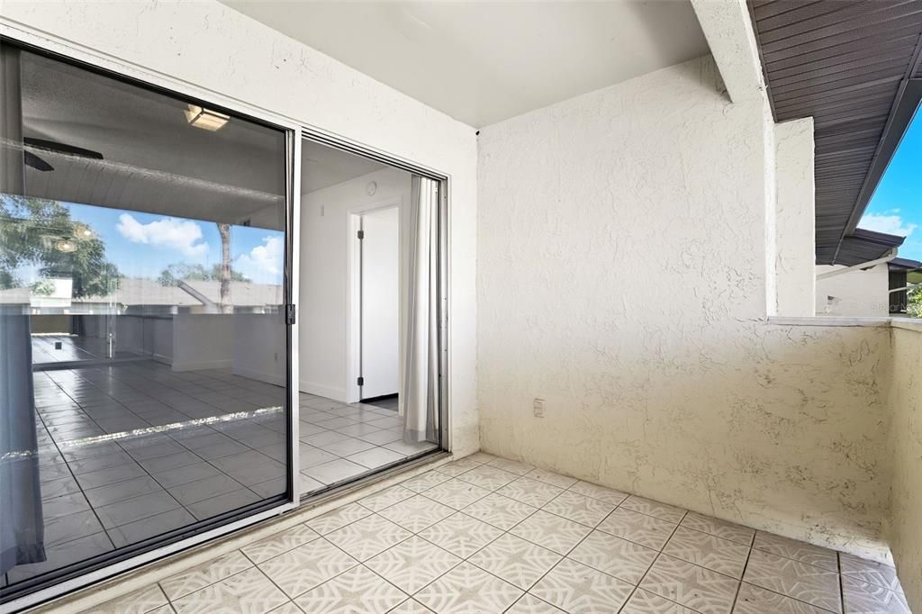 For Rent: $1,275 (1 beds, 1 baths, 742 Square Feet)