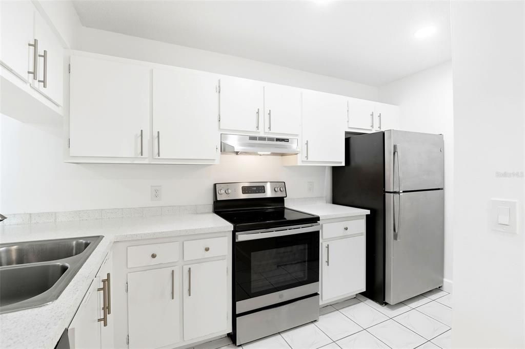 For Rent: $1,275 (1 beds, 1 baths, 742 Square Feet)