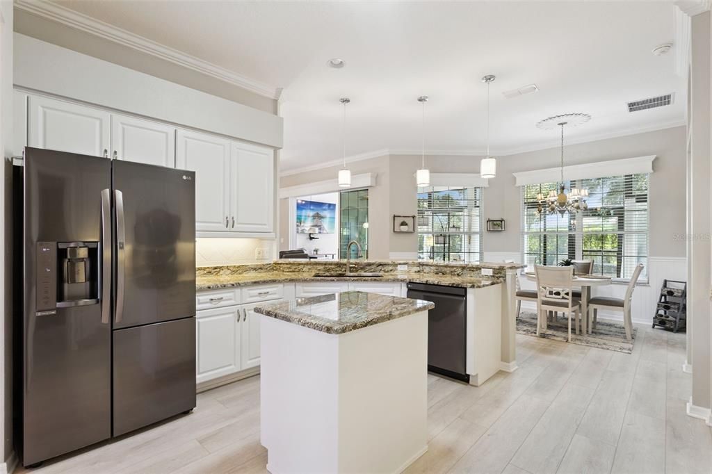 En Venta: $429,900 (3 camas, 2 baños, 2410 Pies cuadrados)