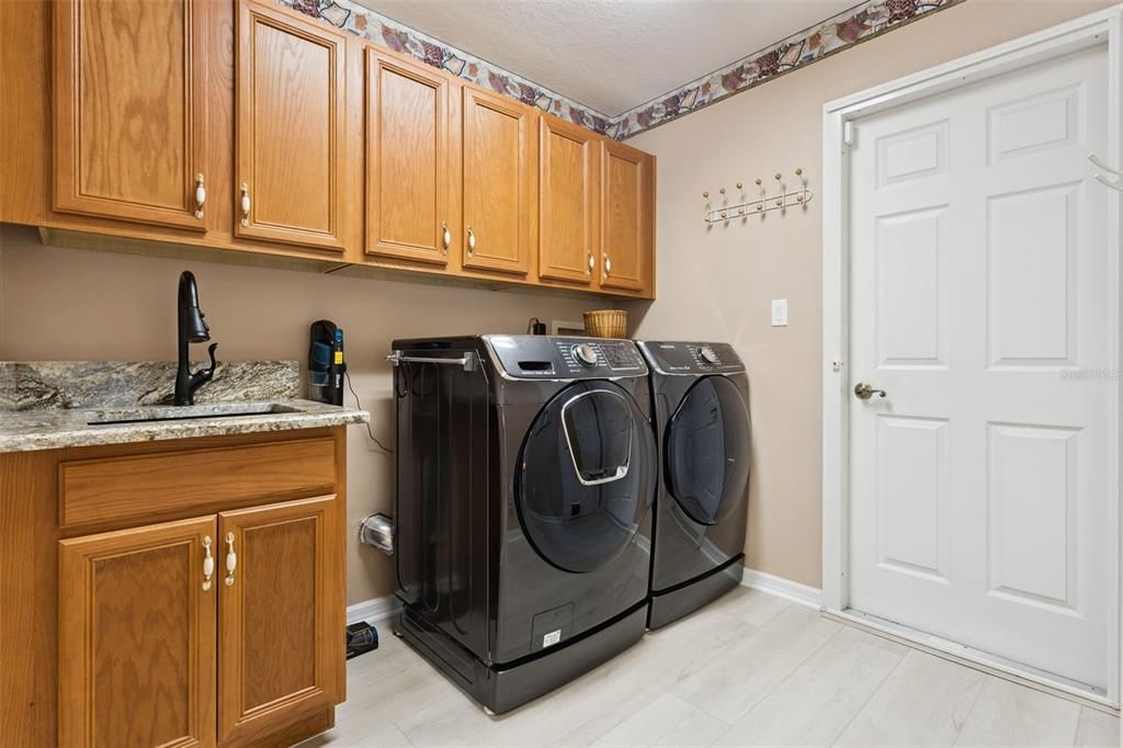 En Venta: $429,900 (3 camas, 2 baños, 2410 Pies cuadrados)