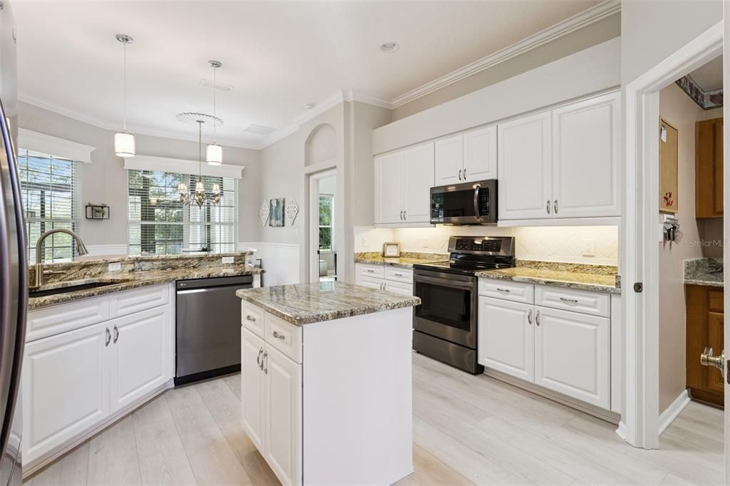 En Venta: $429,900 (3 camas, 2 baños, 2410 Pies cuadrados)