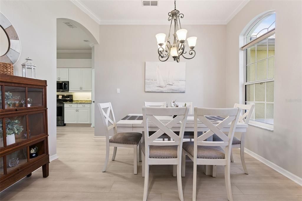 En Venta: $429,900 (3 camas, 2 baños, 2410 Pies cuadrados)