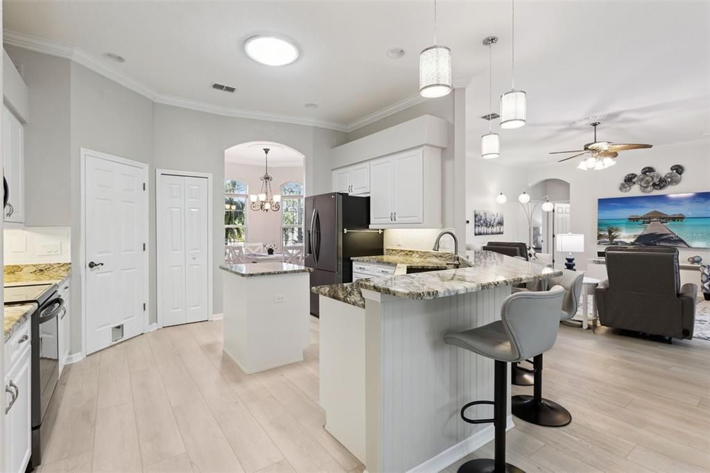 En Venta: $429,900 (3 camas, 2 baños, 2410 Pies cuadrados)