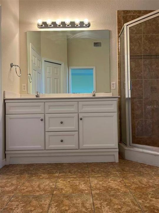 For Rent: $2,500 (3 beds, 2 baths, 1928 Square Feet)