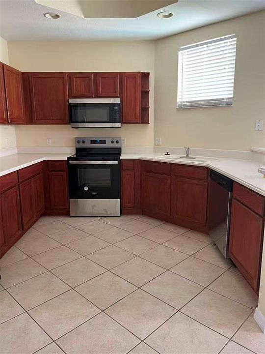 For Rent: $2,500 (3 beds, 2 baths, 1928 Square Feet)