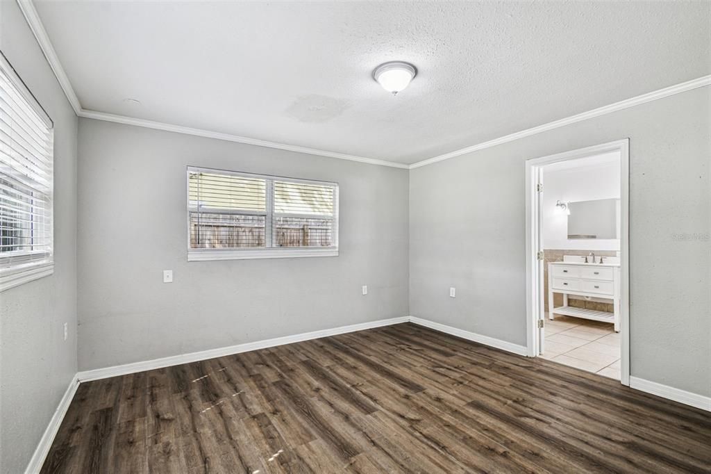 For Sale: $309,900 (4 beds, 2 baths, 1510 Square Feet)