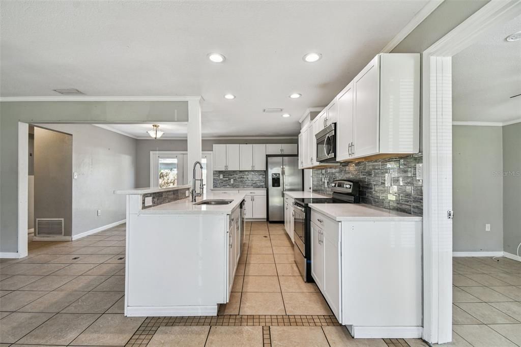 For Sale: $309,900 (4 beds, 2 baths, 1510 Square Feet)