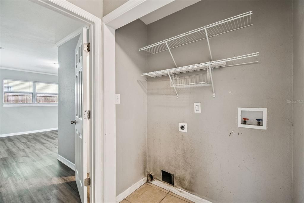 For Sale: $309,900 (4 beds, 2 baths, 1510 Square Feet)