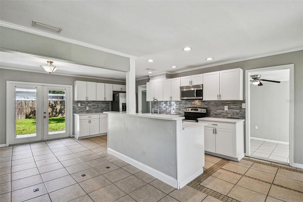 For Sale: $309,900 (4 beds, 2 baths, 1510 Square Feet)