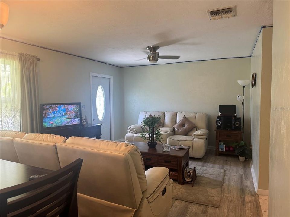 For Sale: $145,000 (2 beds, 2 baths, 853 Square Feet)