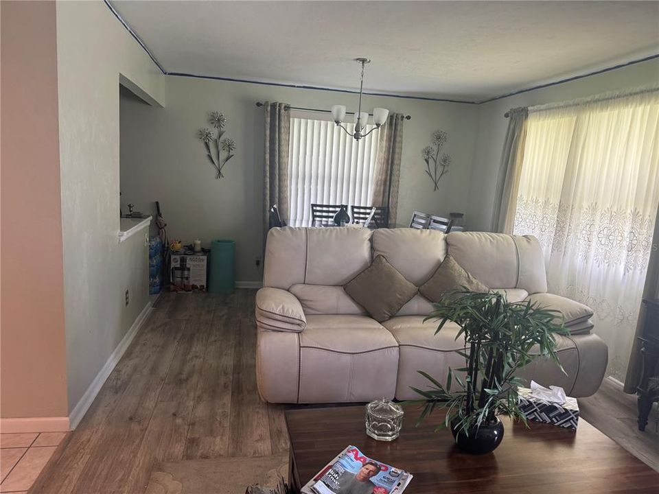 For Sale: $145,000 (2 beds, 2 baths, 853 Square Feet)