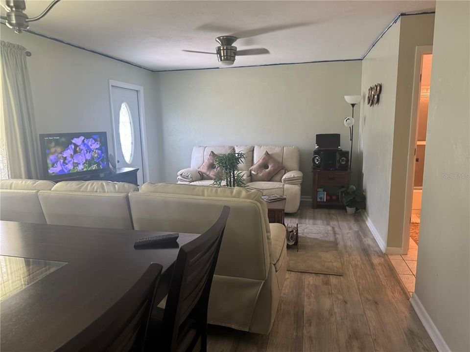 For Sale: $145,000 (2 beds, 2 baths, 853 Square Feet)