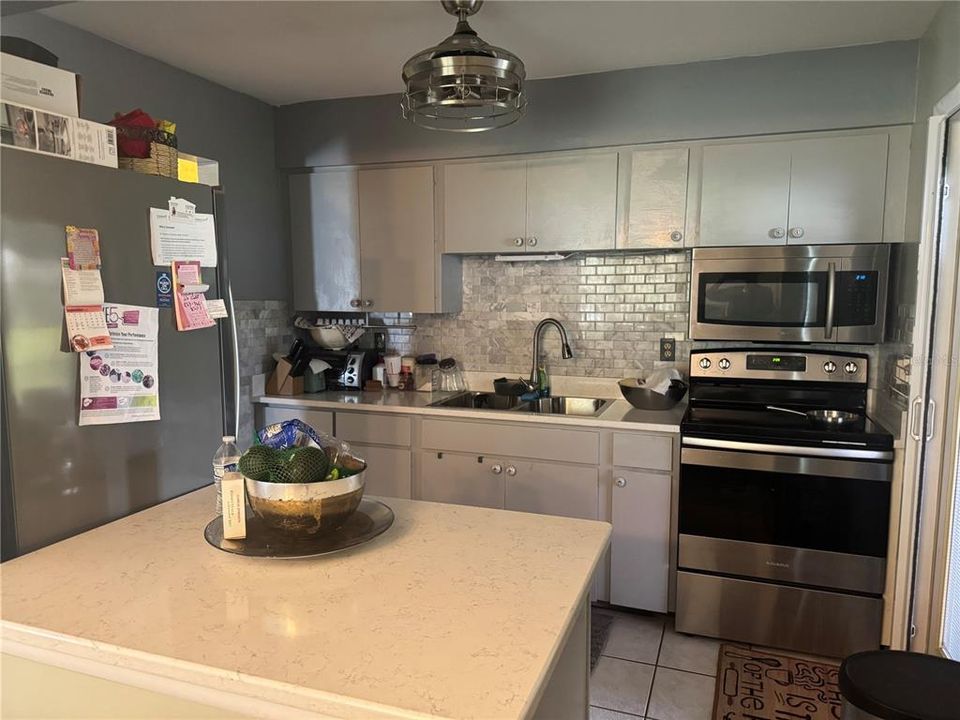 For Sale: $145,000 (2 beds, 2 baths, 853 Square Feet)