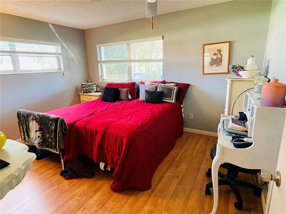 待售: $144,000 (2 贝兹, 2 浴室, 1414 平方英尺)