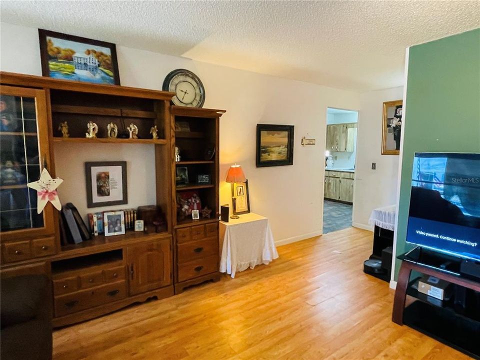 待售: $144,000 (2 贝兹, 2 浴室, 1414 平方英尺)