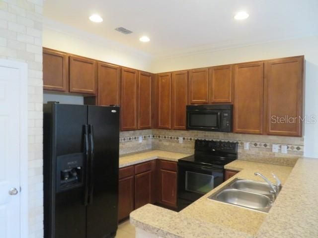 For Rent: $2,000 (3 beds, 2 baths, 1492 Square Feet)