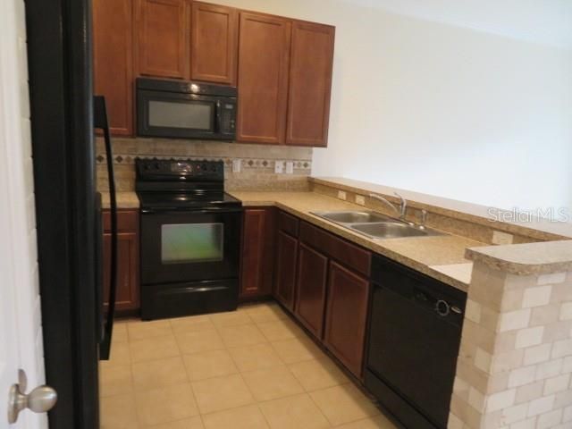 For Rent: $2,000 (3 beds, 2 baths, 1492 Square Feet)