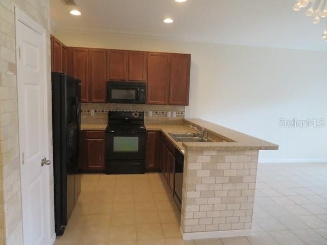For Rent: $2,000 (3 beds, 2 baths, 1492 Square Feet)